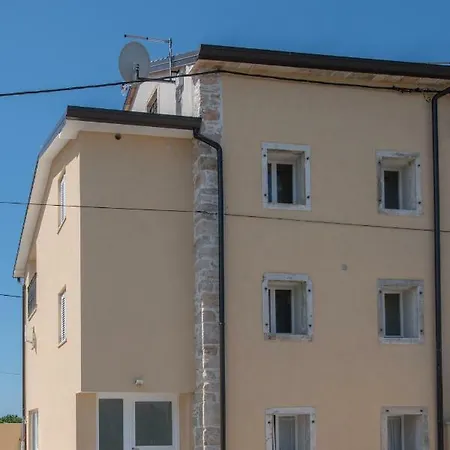 Apartment Lana House With