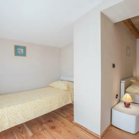 Lana House With Apartment